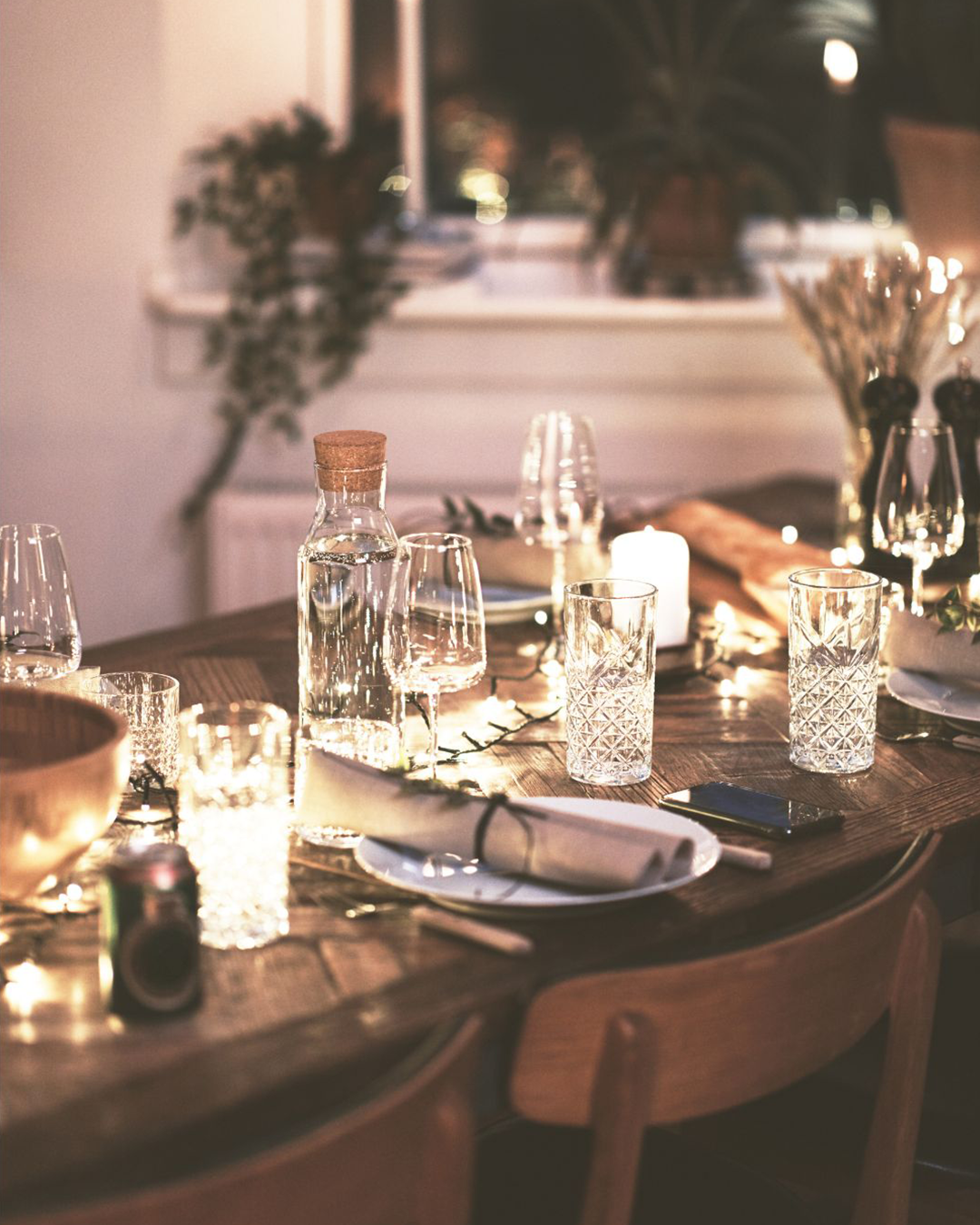 Rendez-vous pour faire la fête — elegante Feier mit Weingläsern